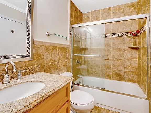 5th image of 878 Birchwood Park Dr