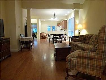 4th image of 1003 Coronet Ln