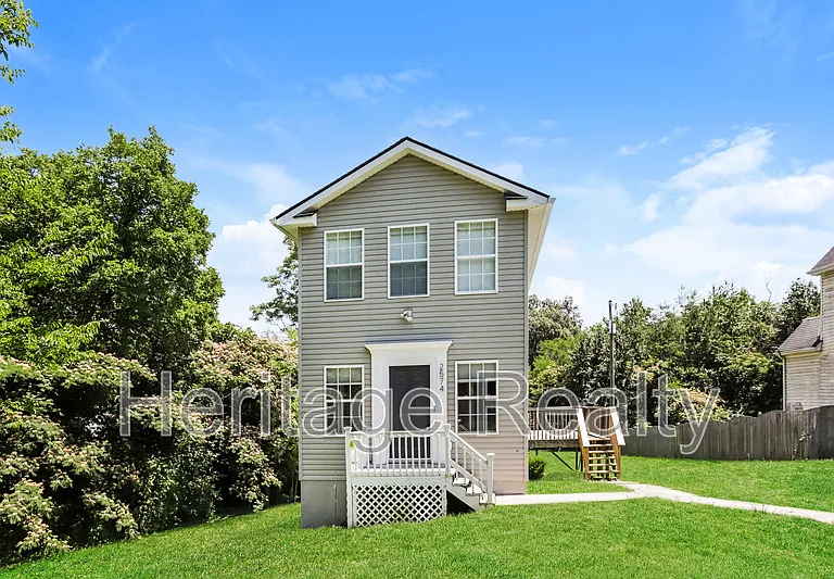 2574 Kenilworth Ln — Photo 1