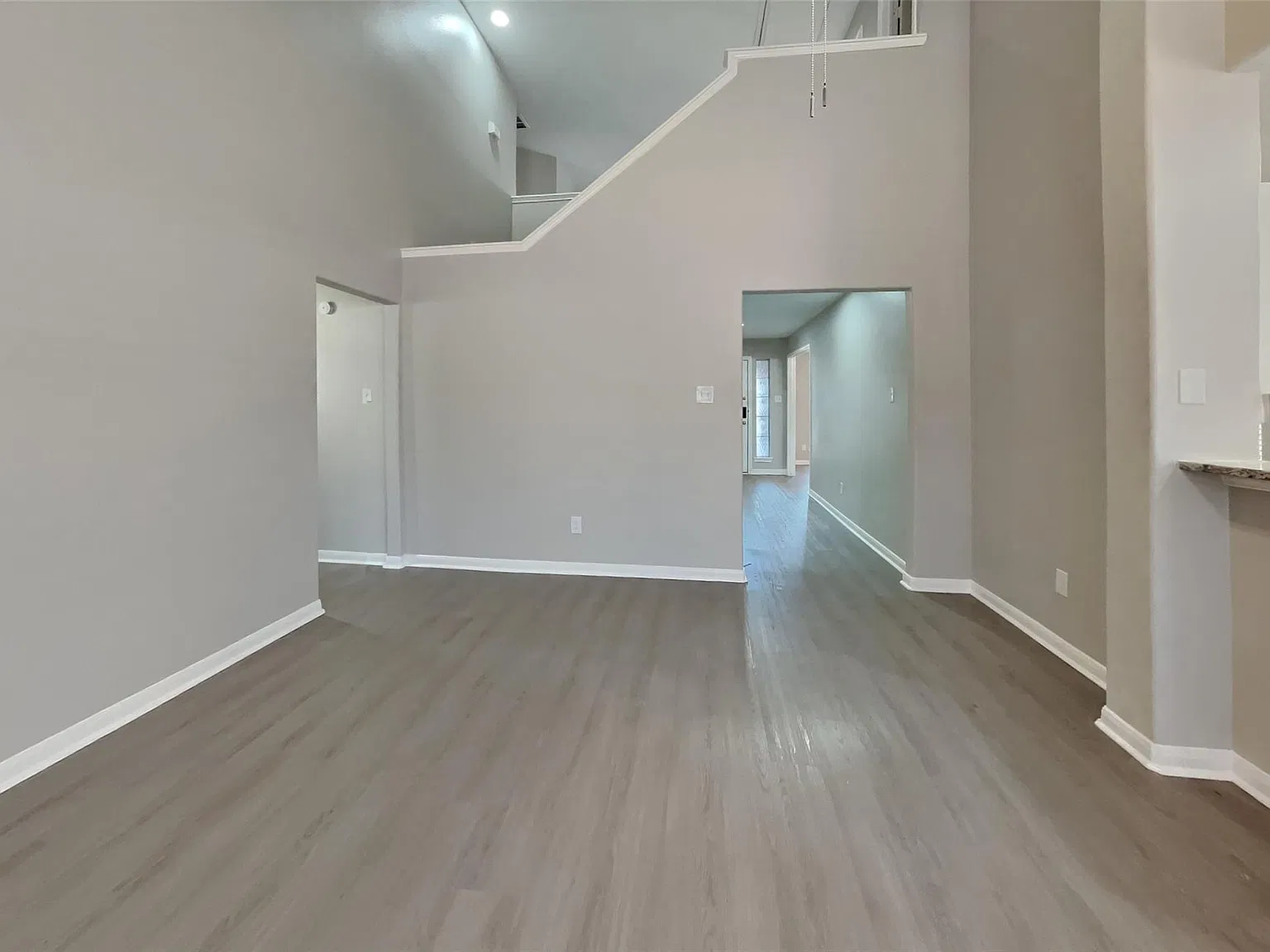 4 bed, 2.5 bath, 2377 sqft, $2,250 — Photo 4