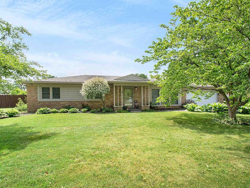 1st image of 61621 Meadowlark Ln