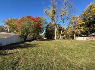 16 W Taylor Rd, Lombard, IL 60148