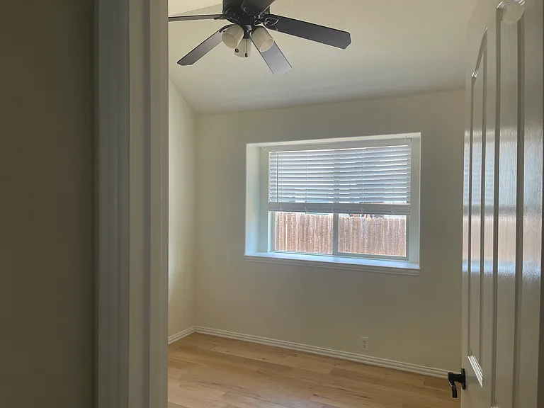 616 Brooks St — Photo 14