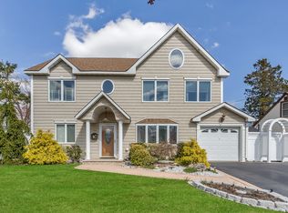 10 Croyden Dr, Massapequa, NY