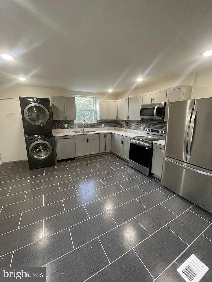 2 bed, 1.0 bath, $1,700 — Photo 1