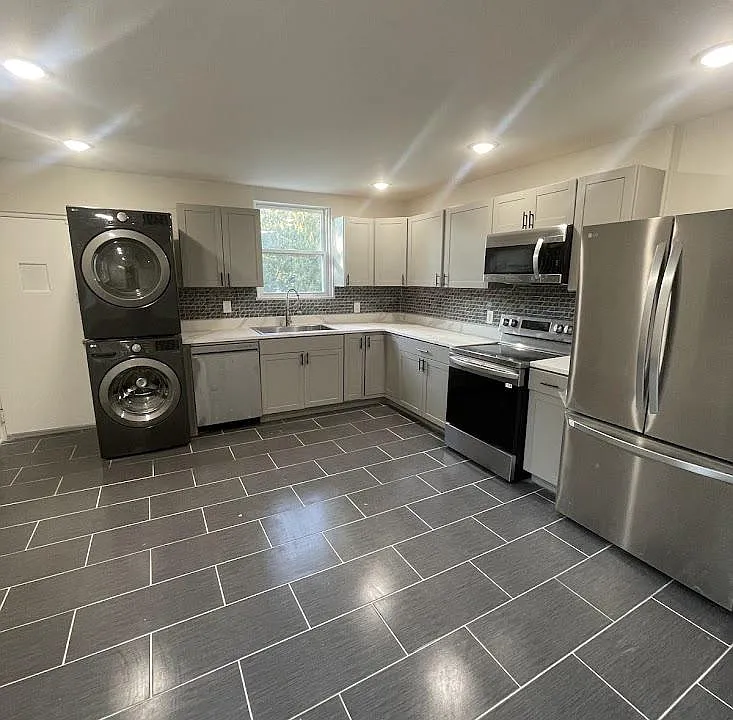 213 W Baltimore Ave #2