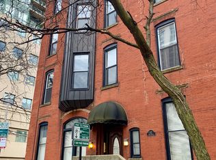 127 W Maple St APT 3, Chicago, IL 60610