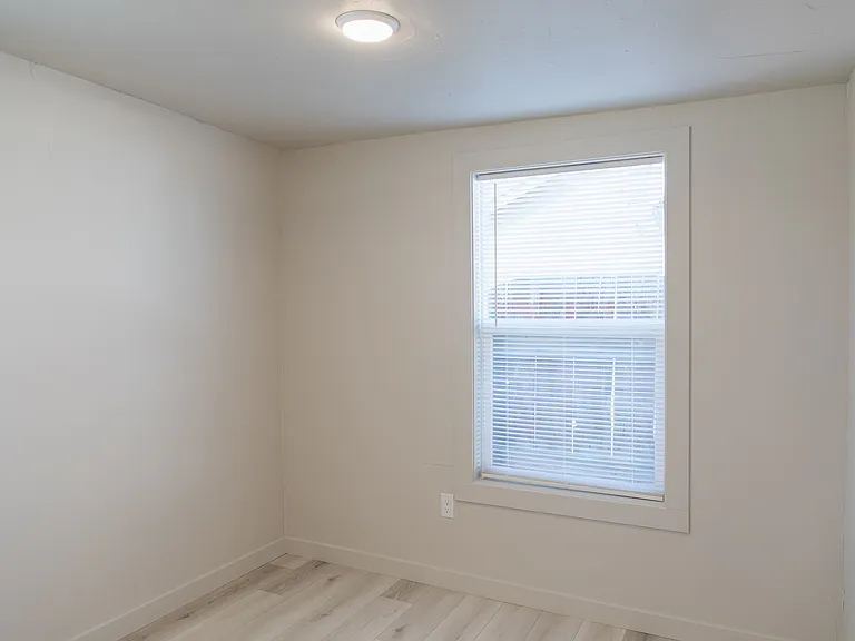 425 SE 2nd St #3 — Photo 15
