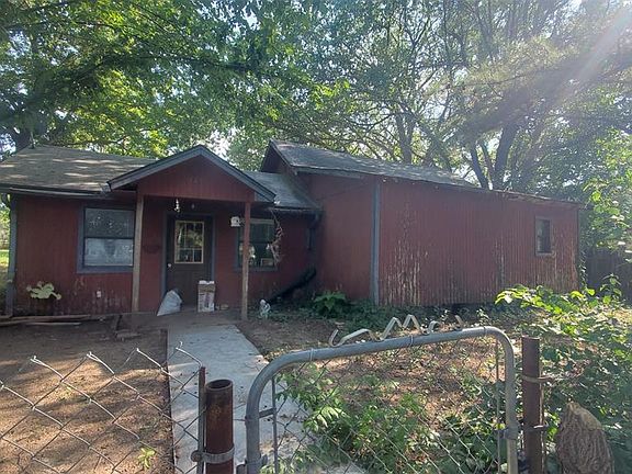 5th image of 411 E Hickory St