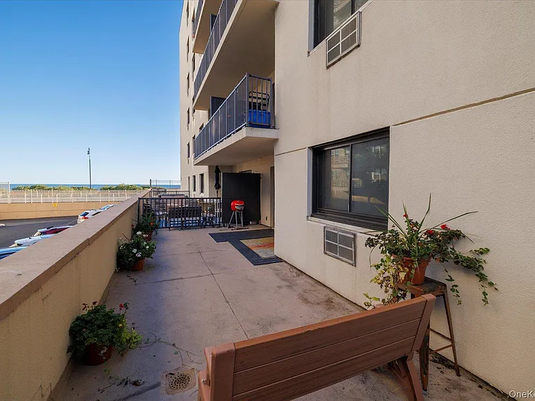 420 Shore Rd #1F — Photo 1