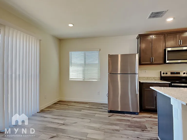 1090 W West Virginia Ave — Photo 6