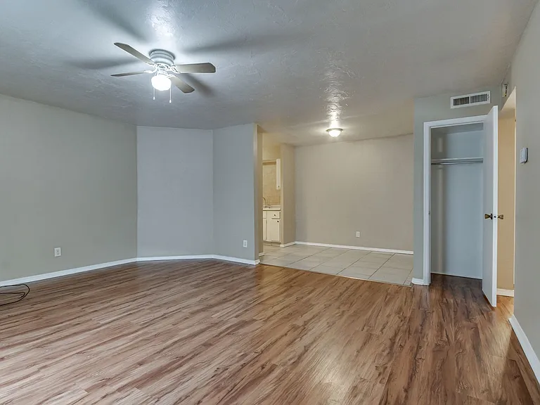 6026 Nw Expy #C — Photo 6