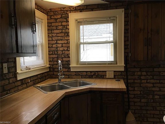 4th image of 825 Crosse Ave