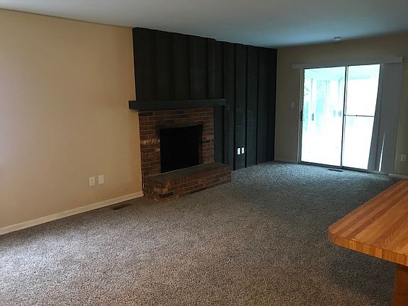 3rd image of 6175 Weybridge Dr