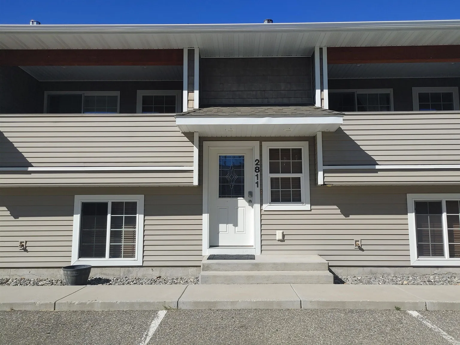 3 bed, 2.0 bath, 1433 sqft, $1,900 — Photo 1