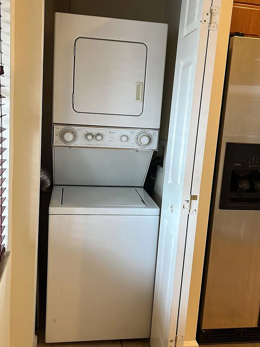 2 bed, 2.5 bath, 1056 sqft, $2,400 — Photo 4