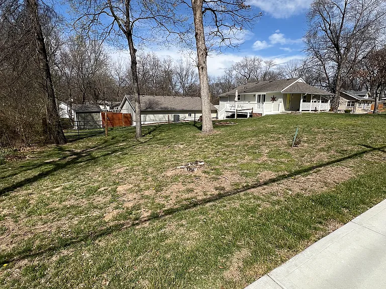 3512 NE Russell Rd — Photo 12