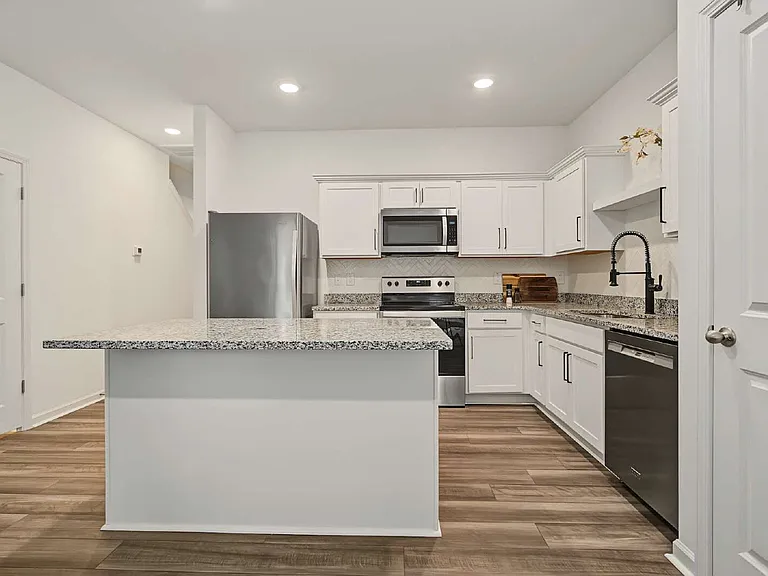 1005 Dakine Dr — Photo 8