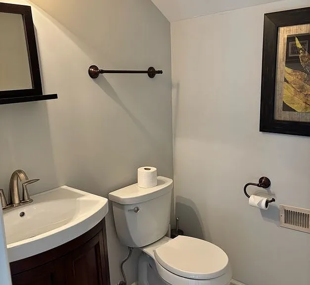 1403 Fleetwood Plz — Photo 17
