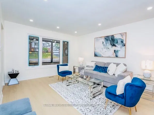 4 Virgilwood Cres, Barrie, ON L4M 4Y3