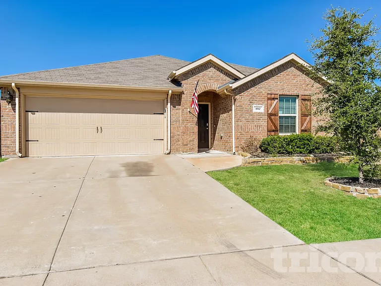 957 Newby Ln — Photo 1