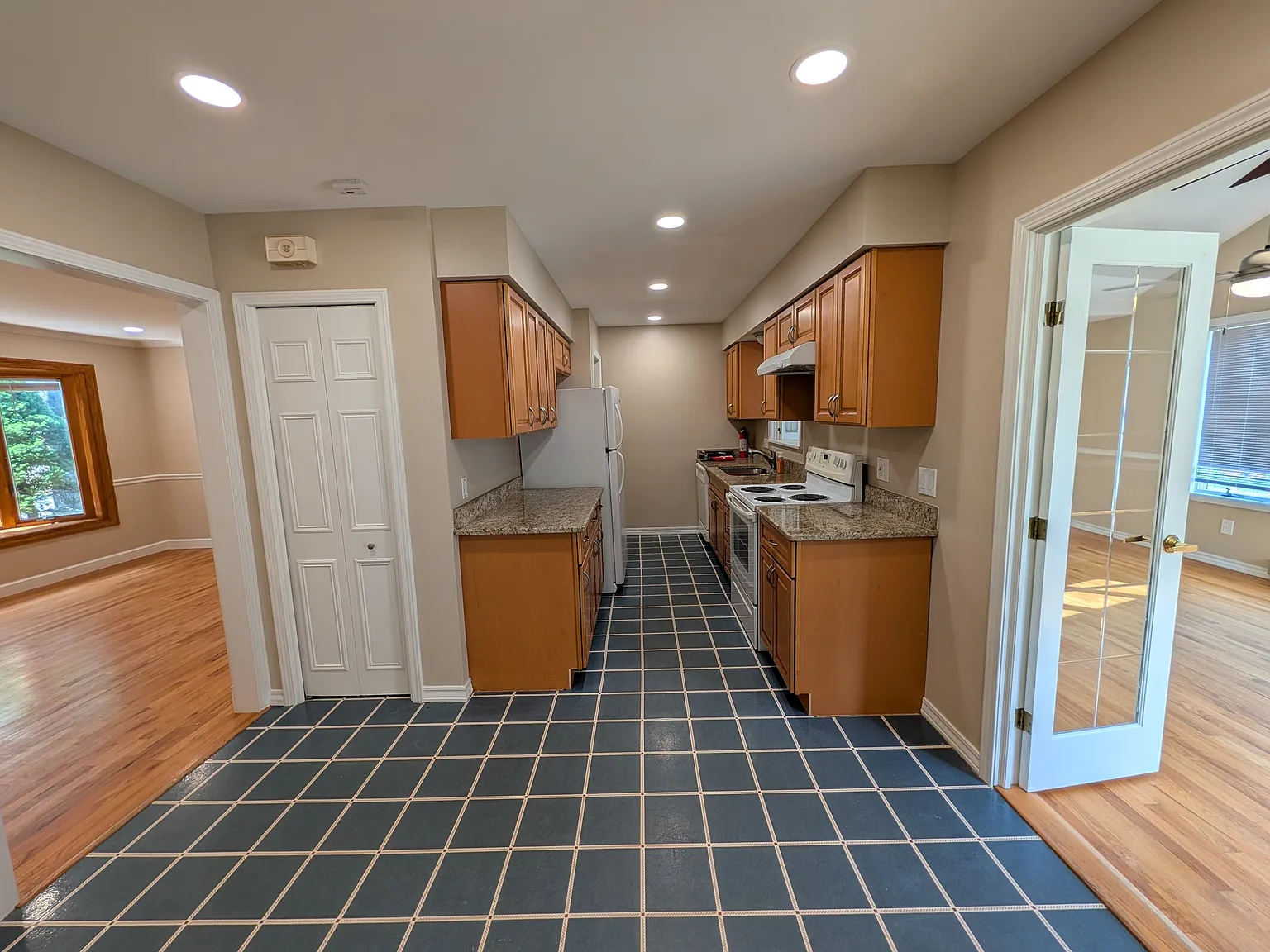 3315 Fernwood Ave — Photo 4