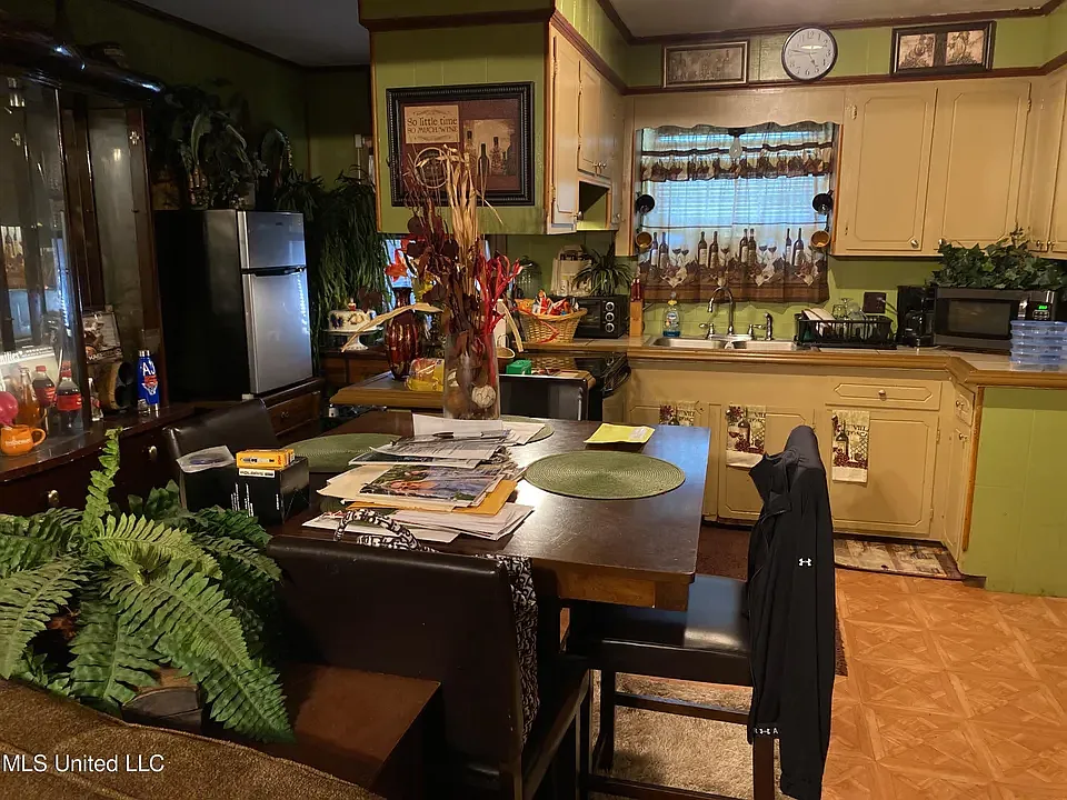 Flora Ln, Silver Creek — Photo 2