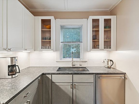 4th image of 7 Rockdale Ave
