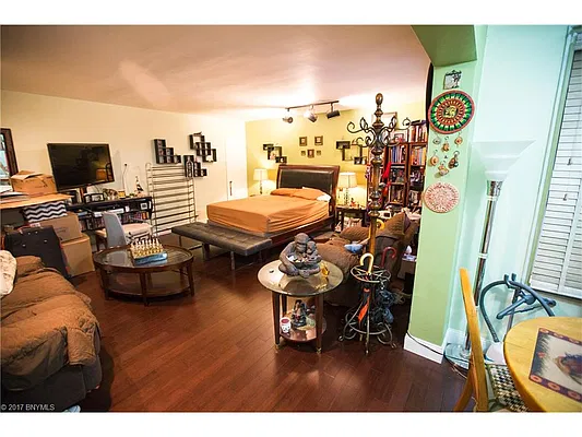 Sold by Keller Williams Realty Empire | media 16
