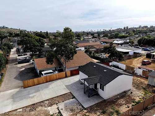 8836 Valencia St Photo 1
