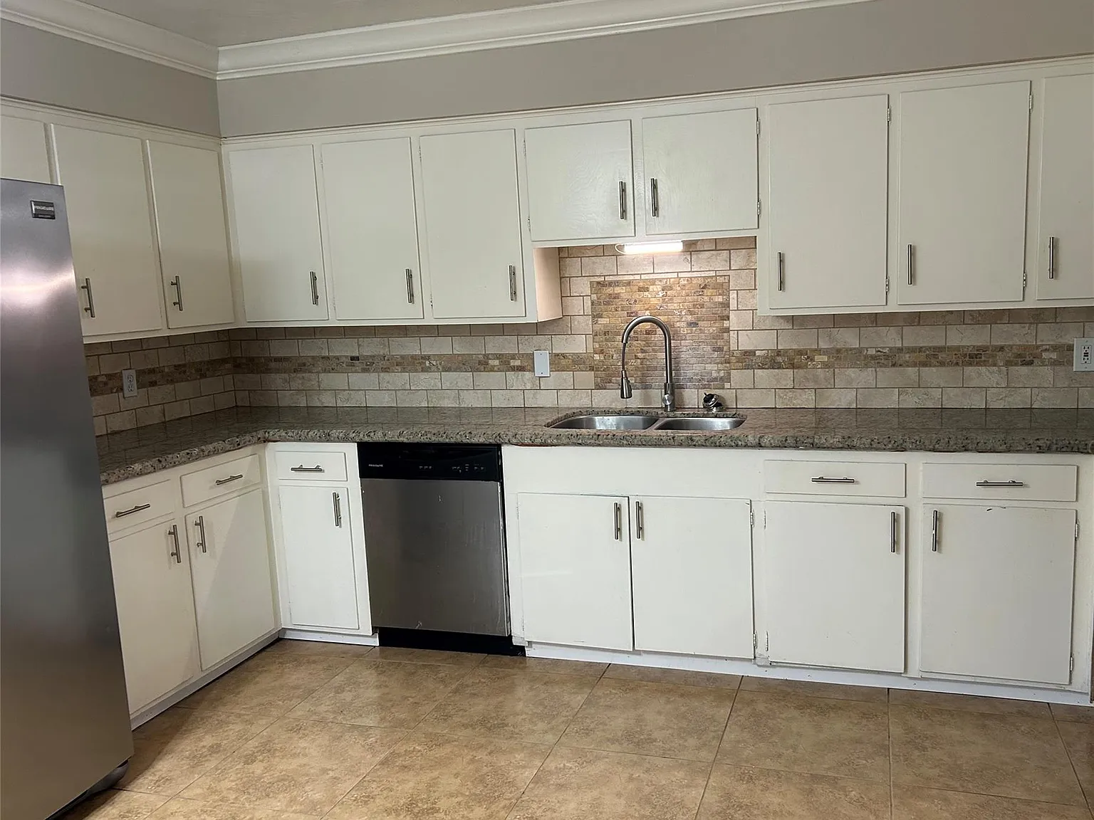 3 bed, 2.0 bath, 1718 sqft, $1,850 — Photo 2