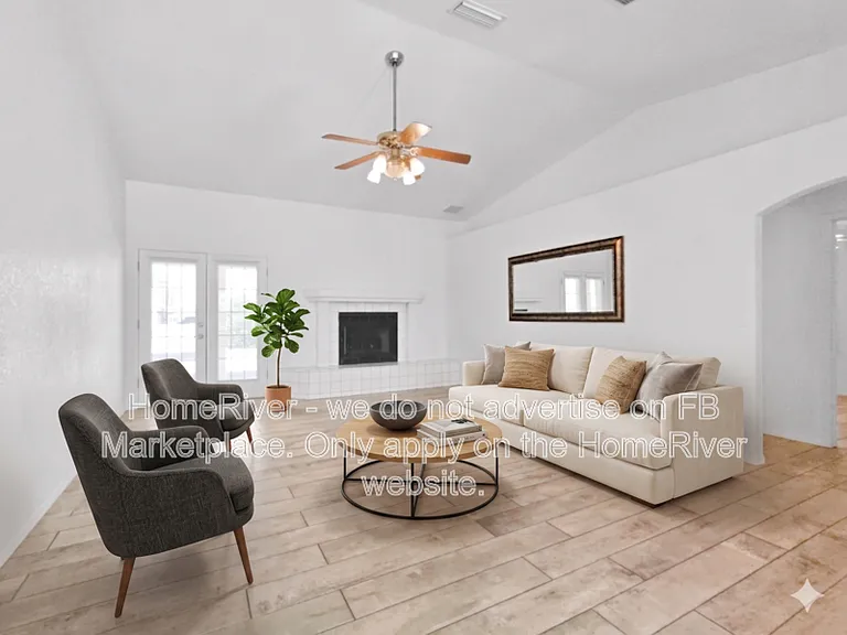 1697 Cardinal Dr — Photo 2