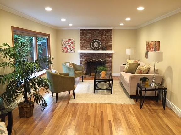 3rd image of 1058 Oaktree Dr