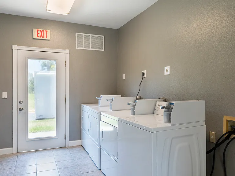 Pemberly Palms Apartment Homes — Photo 19