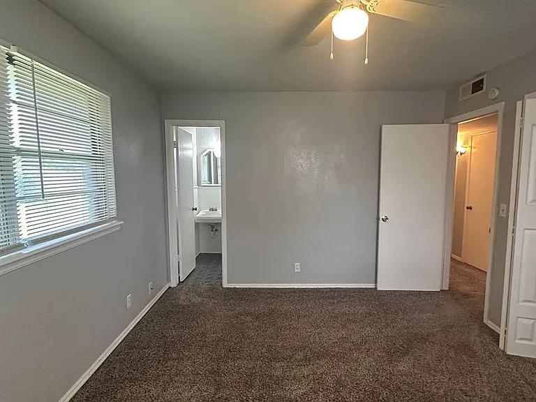 4844 Woodview Dr — Photo 32