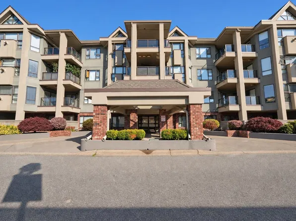 15241 18th Ave #107, Surrey, BC V4A 1W9