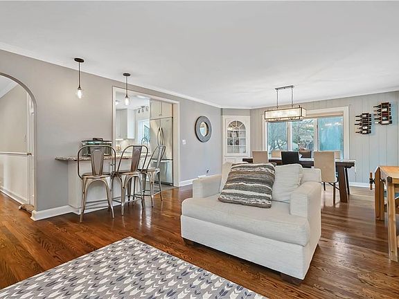 5th image of 24 Mayfair Way