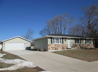 5018 Vista Rd, Manitowoc, WI 54220