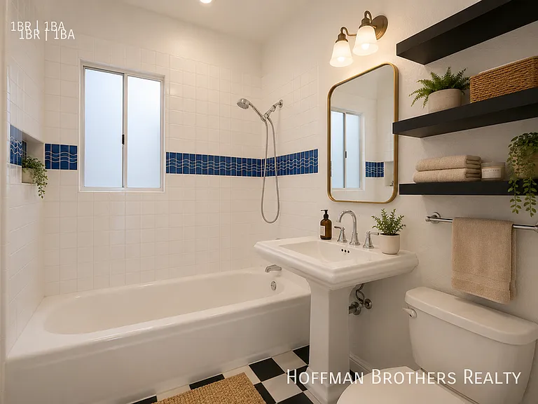 1177 N Ardmore Ave #1 — Photo 4