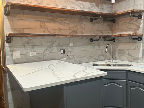 2nd image of 4304 N Sawyer Ave Floor 2
