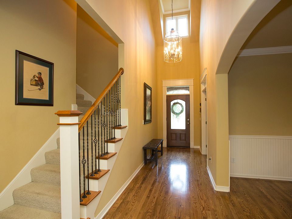 Two story entry, wood floor