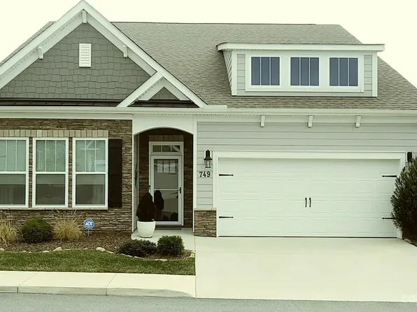 749 Summerfield Pl, Flat Rock, NC 28731