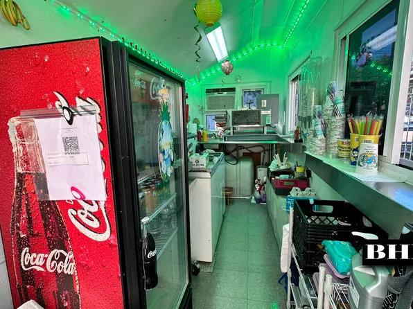 846 Stanley Avenue image 5 of 27