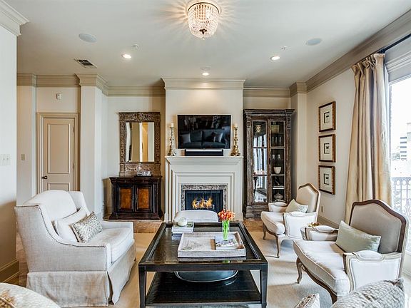 3rd image of 2848 Woodside St #6E