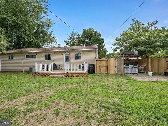 3rd image of 201 Gunning Bedford Dr