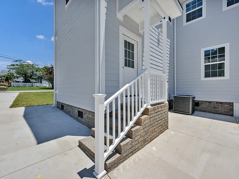 1158 Olympia Ave — Photo 30