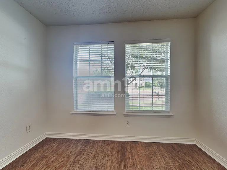 4405 Statesman Ln — Photo 11