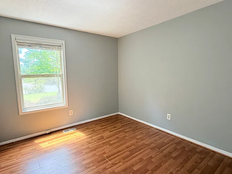 100 Yately Ct — Photo 9