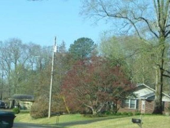 Exterior Neighborhood (street photo)