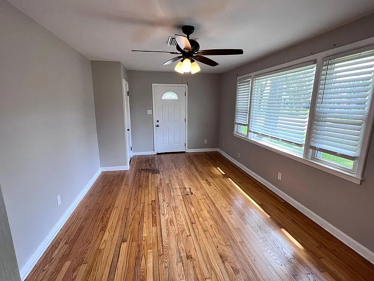 300 N Bengal Rd — Photo 14